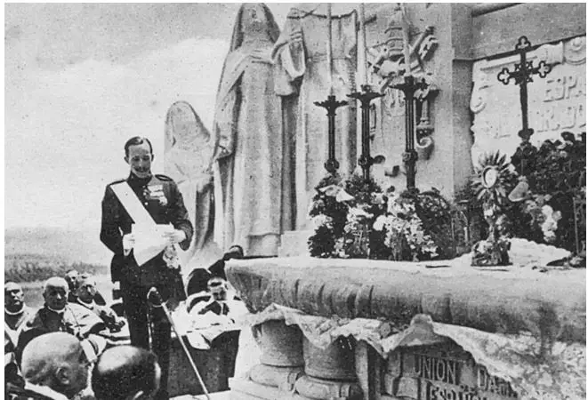 Fotografía de Alfonso XIII inaugurando Monumento Centro Geográfico en 1919
